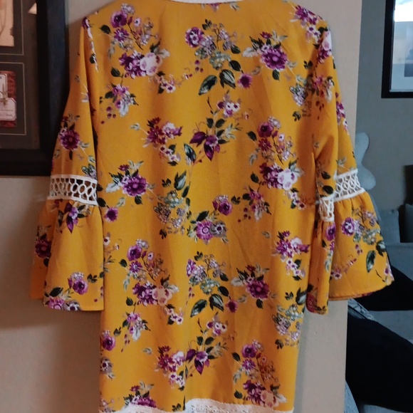 Women's Floral Top - Picture 5 of 5